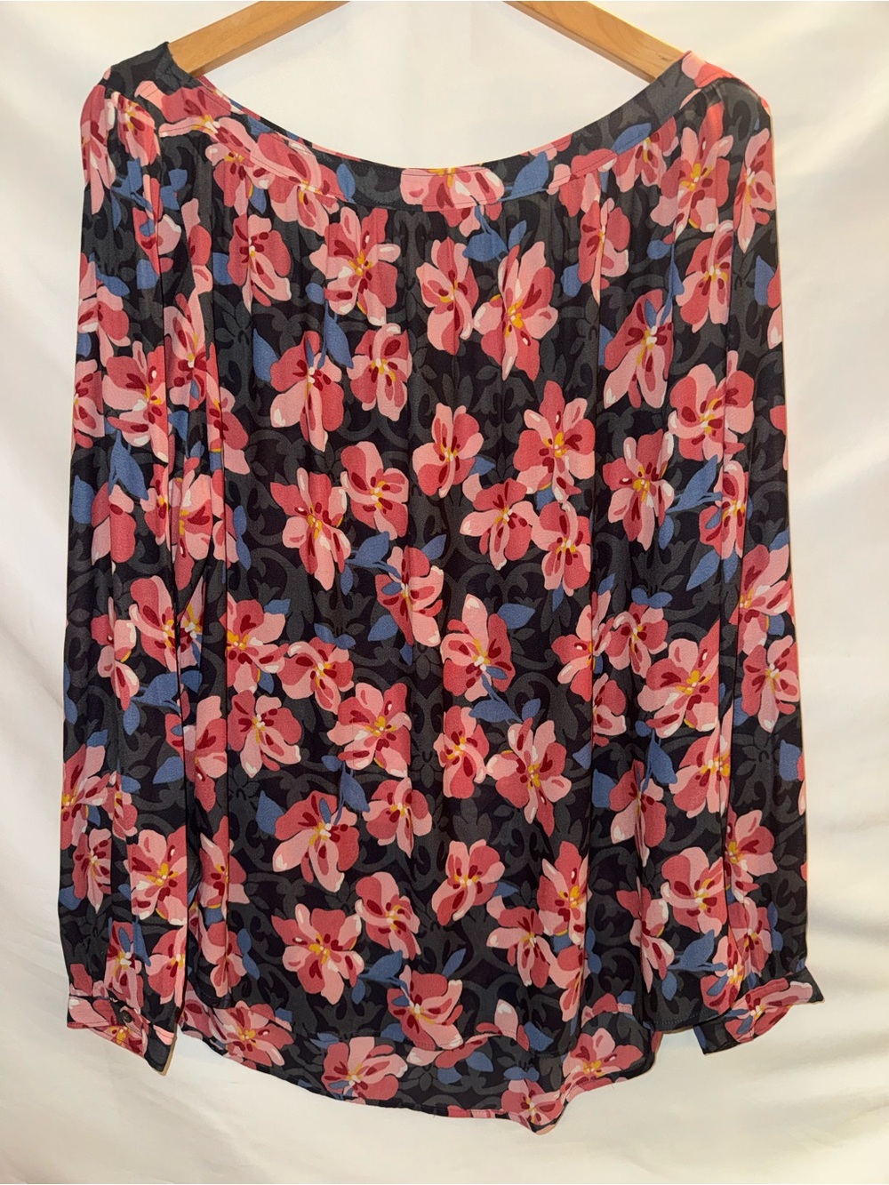 LOFT Blouse with Pink Floral and Blue Accents SZ XL (see pictures snag)